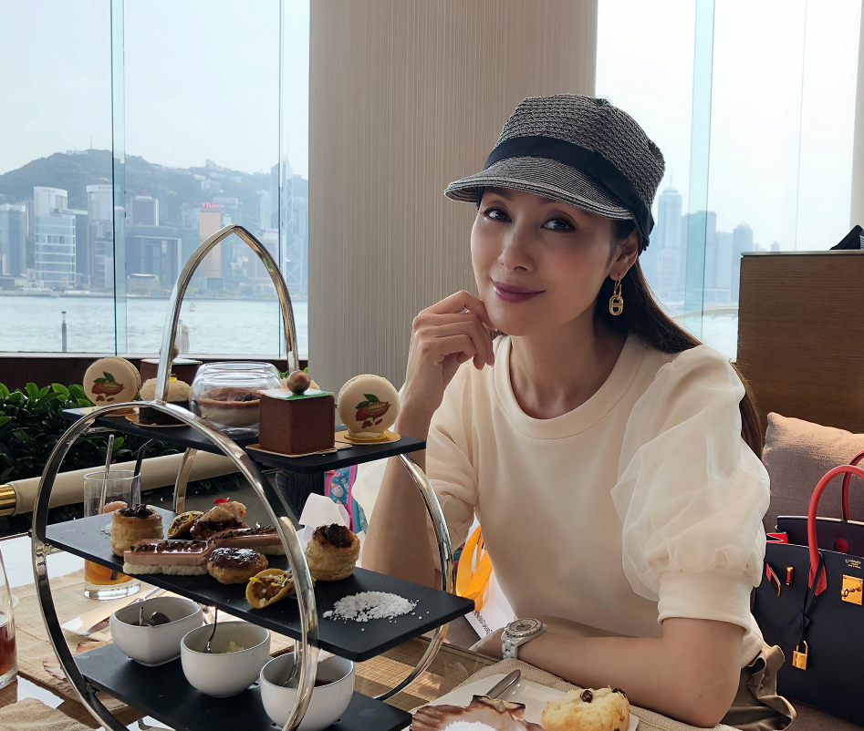 郭可盈黎姿同框，豪门千金与阔太的既视感明显，却都不太显年龄