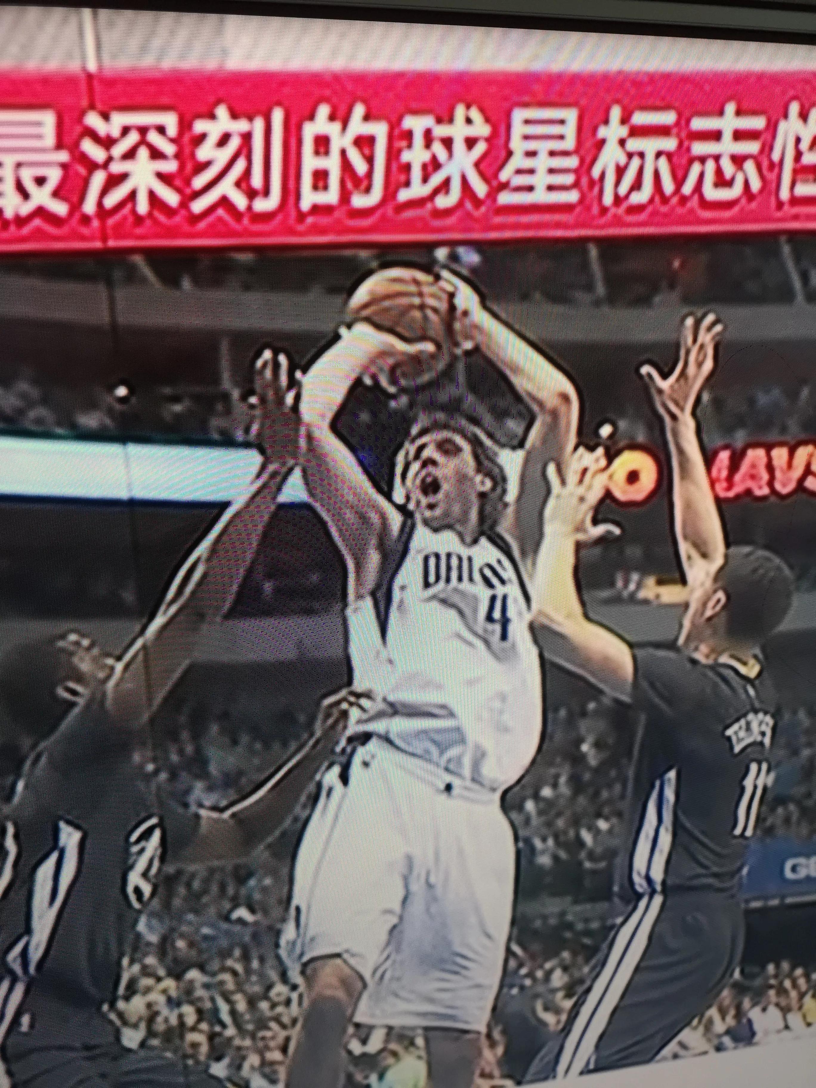 为什么nba叫挪威司机(今天篮网与独行侠的比赛，独行侠主场，德克和布什也观看了比赛)