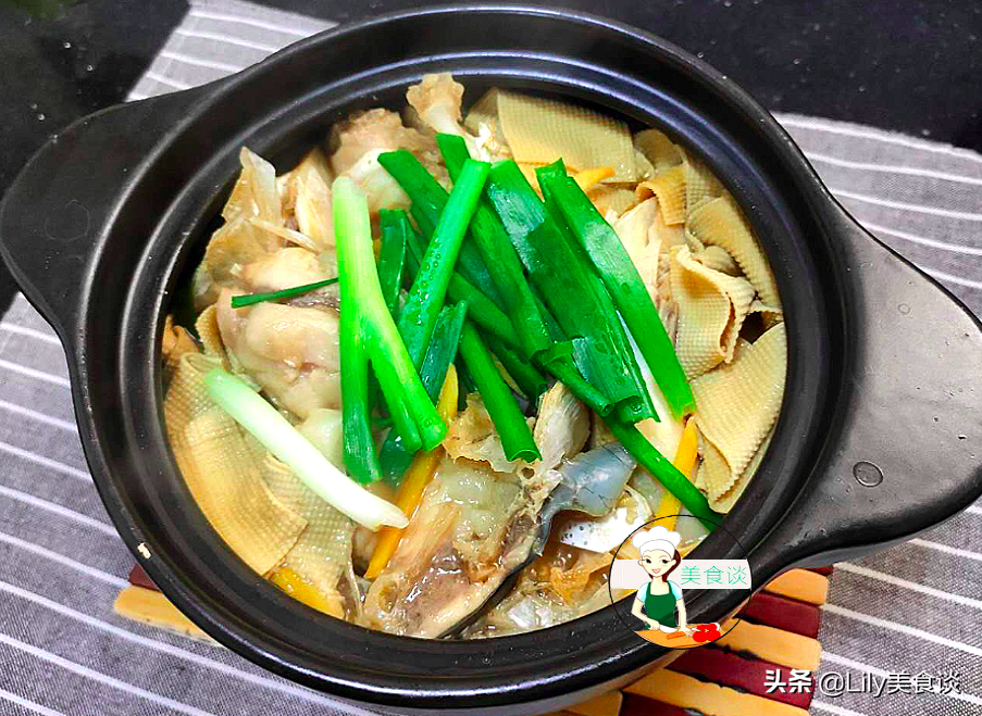 冷天，家人最馋我做的腐竹鱼头煲，焖一锅特鲜美，好吃营养又好做