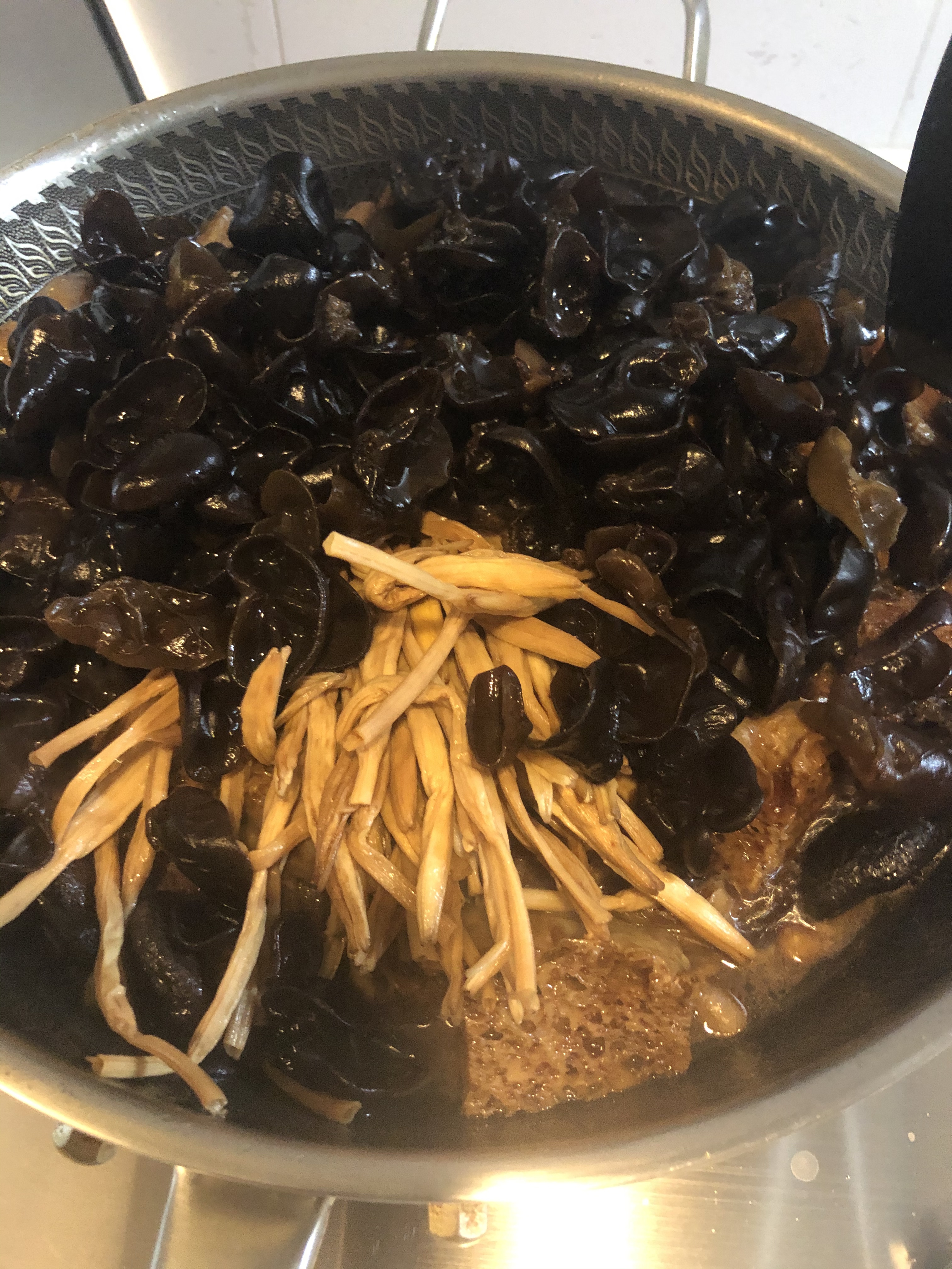 上海妈妈教你“四喜烤麸”家常做法，色泽诱人，鲜软入味