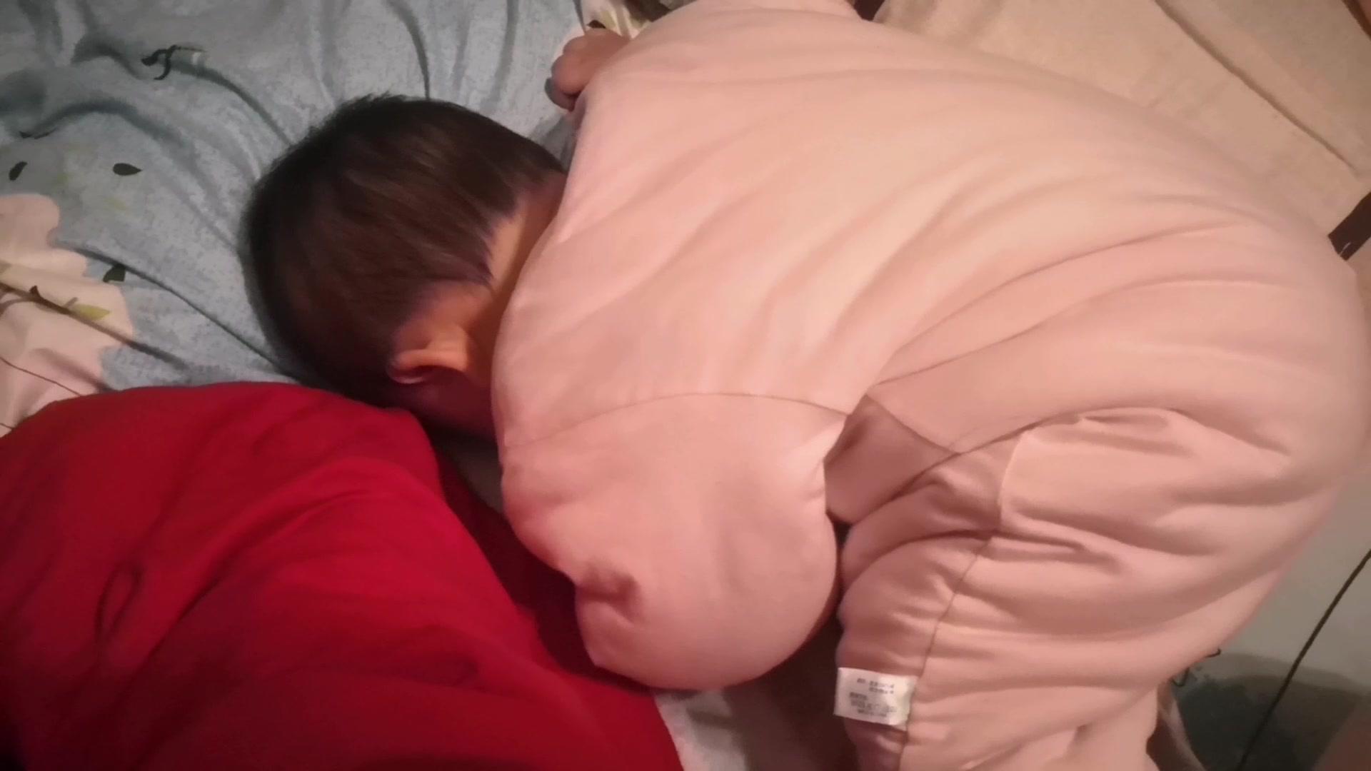 三次戒夜奶均失败,妈妈很无奈