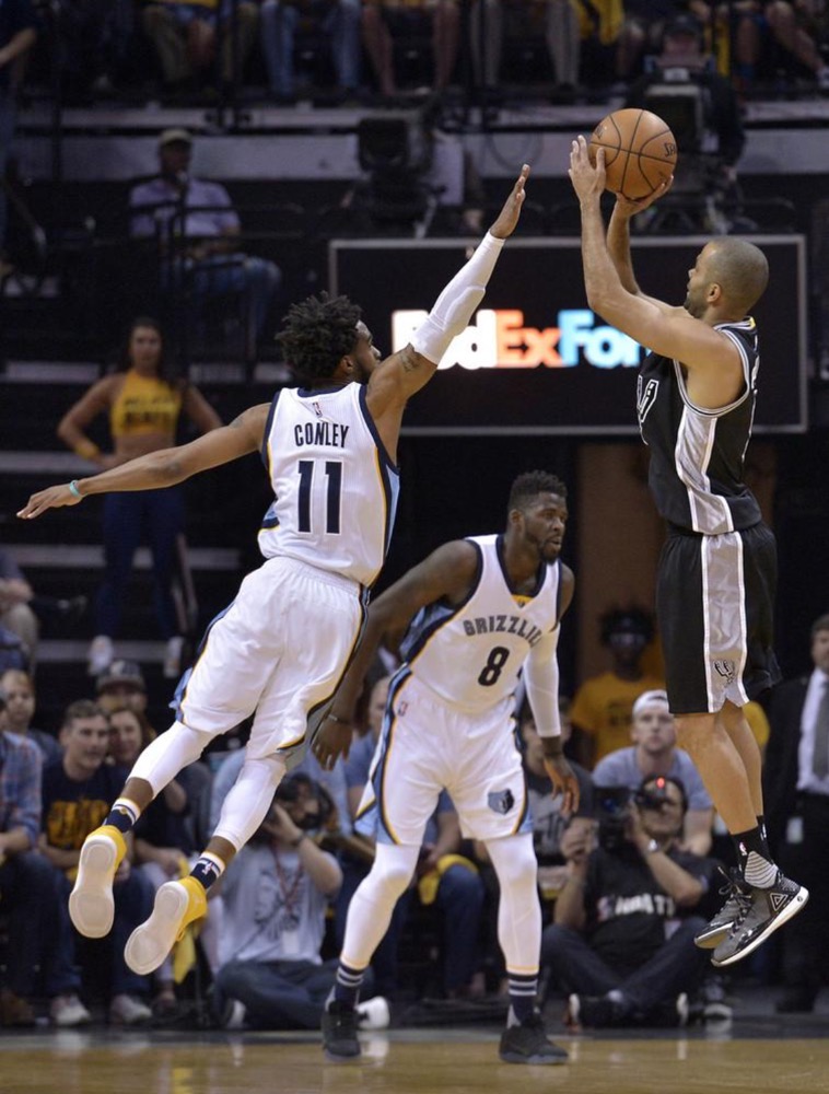 nba马刺为什么输了70分(从分区第一，到0：4被横扫，当年的小马刺，为何巅峰1年就解散？)