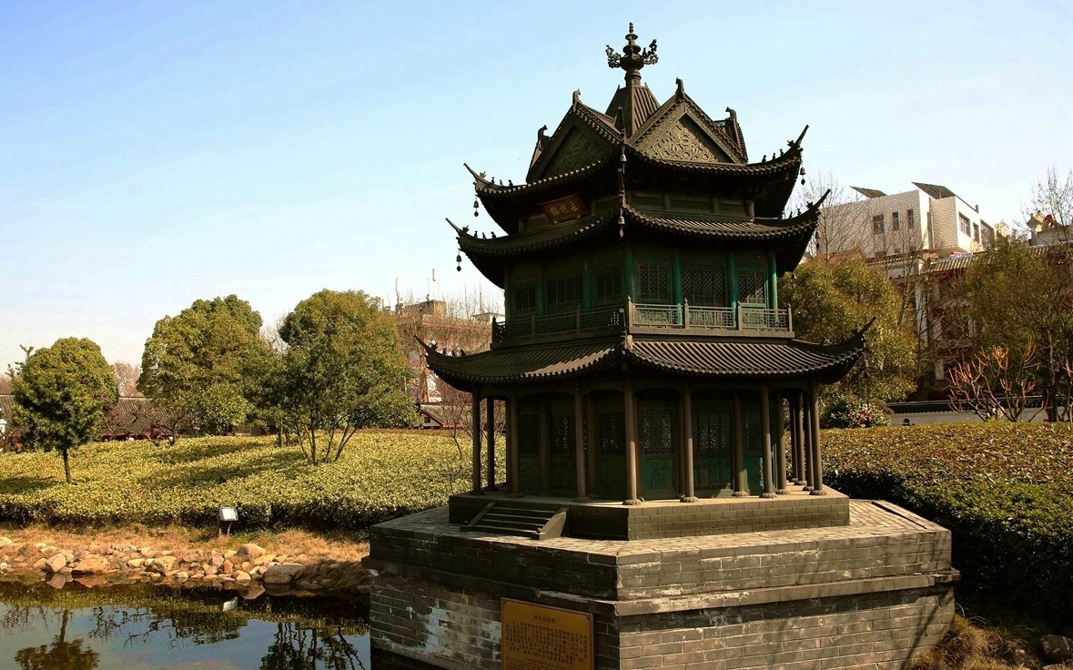 范仲淹,字希文,苏州吴县(今属江苏)人.卒谥"文正".宋真宗时考中进士.