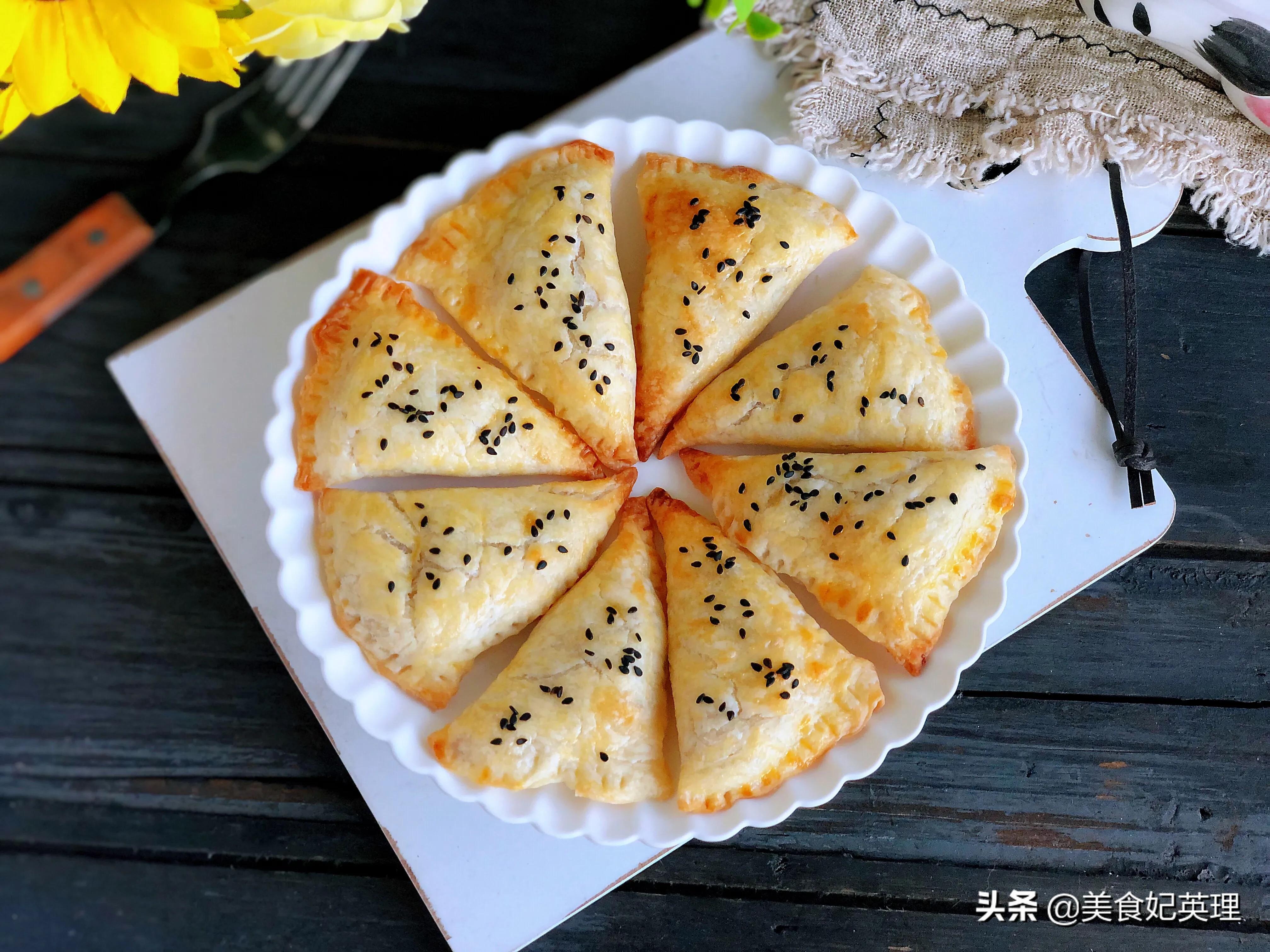 儿子最爱吃这甜品，香甜香蕉馅儿夹心，外皮酥掉渣，自己做超简单