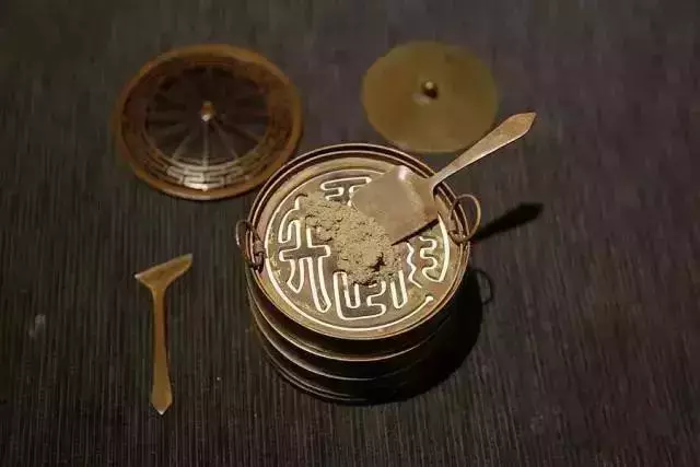 别有情趣的香炉,燃尽后的香灰是一幅画!