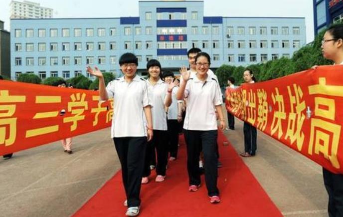 清华2021“丘班”录取名单出炉，深圳中学拔得头筹，衡水无人入选