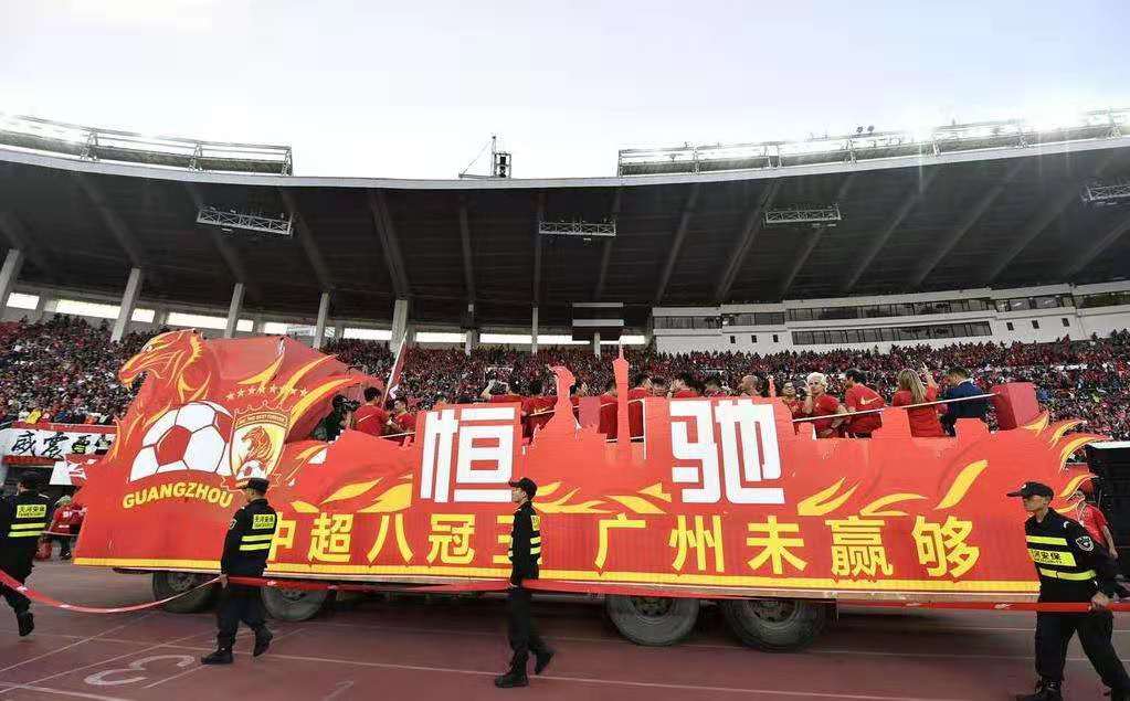 为什么中超的待遇这么高（中超球员工资到底多高？平均年薪1000万人民币！远超日本韩国联赛）