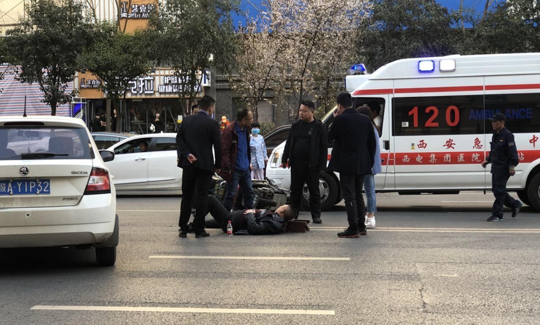 ​交警提醒：开车出事故先打4个电话，顺序别搞错