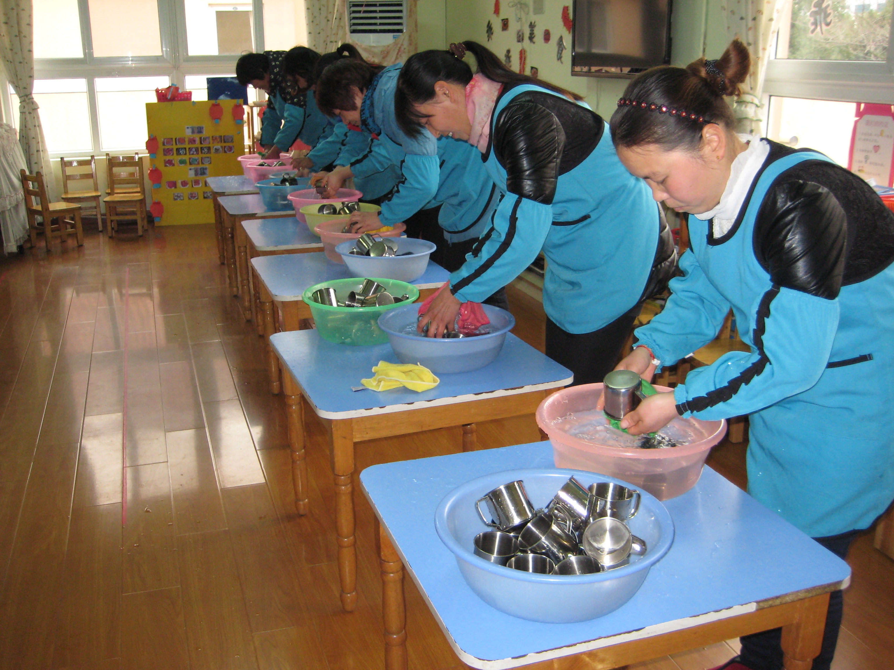 幼儿园保育员是怎样的存在？请不要叫她们“阿姨”，她们也是老师