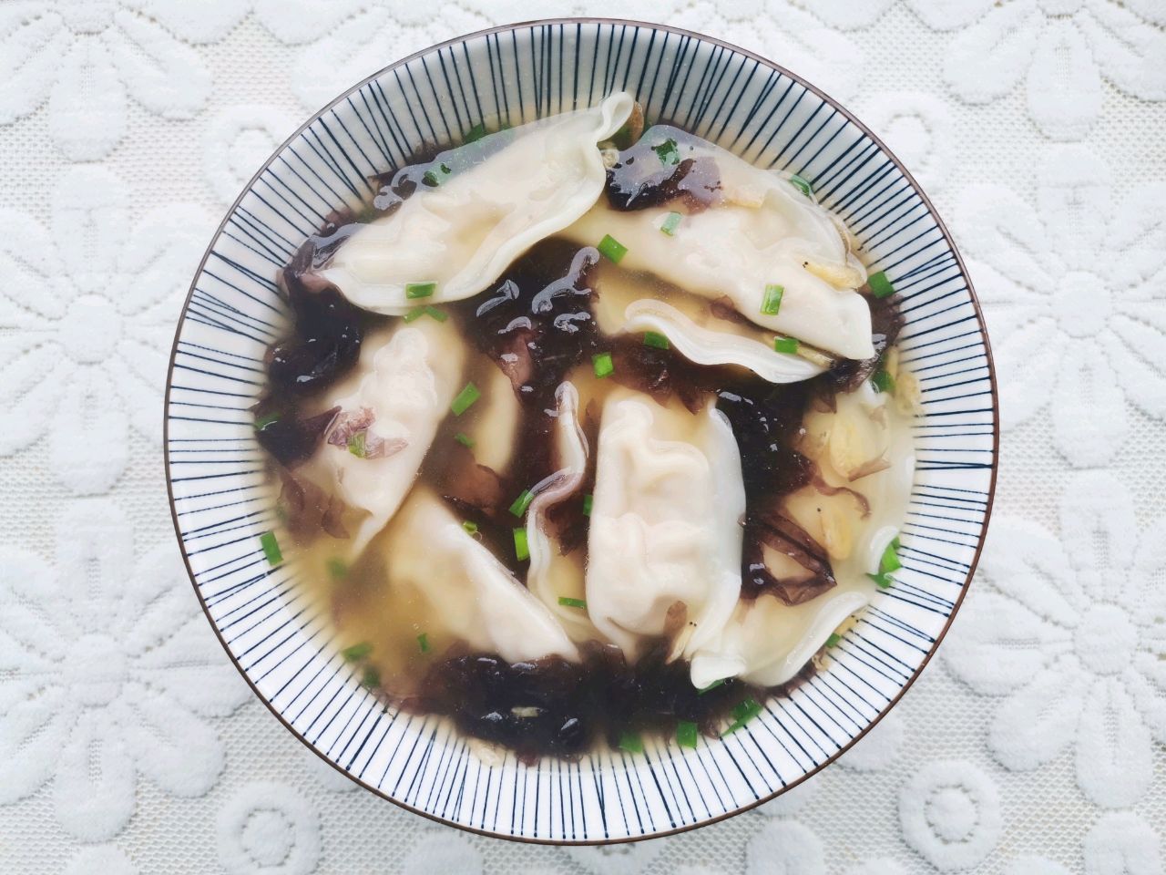 饺子这样吃,汤汁鲜美,馅料鲜香,一口一个太过瘾了