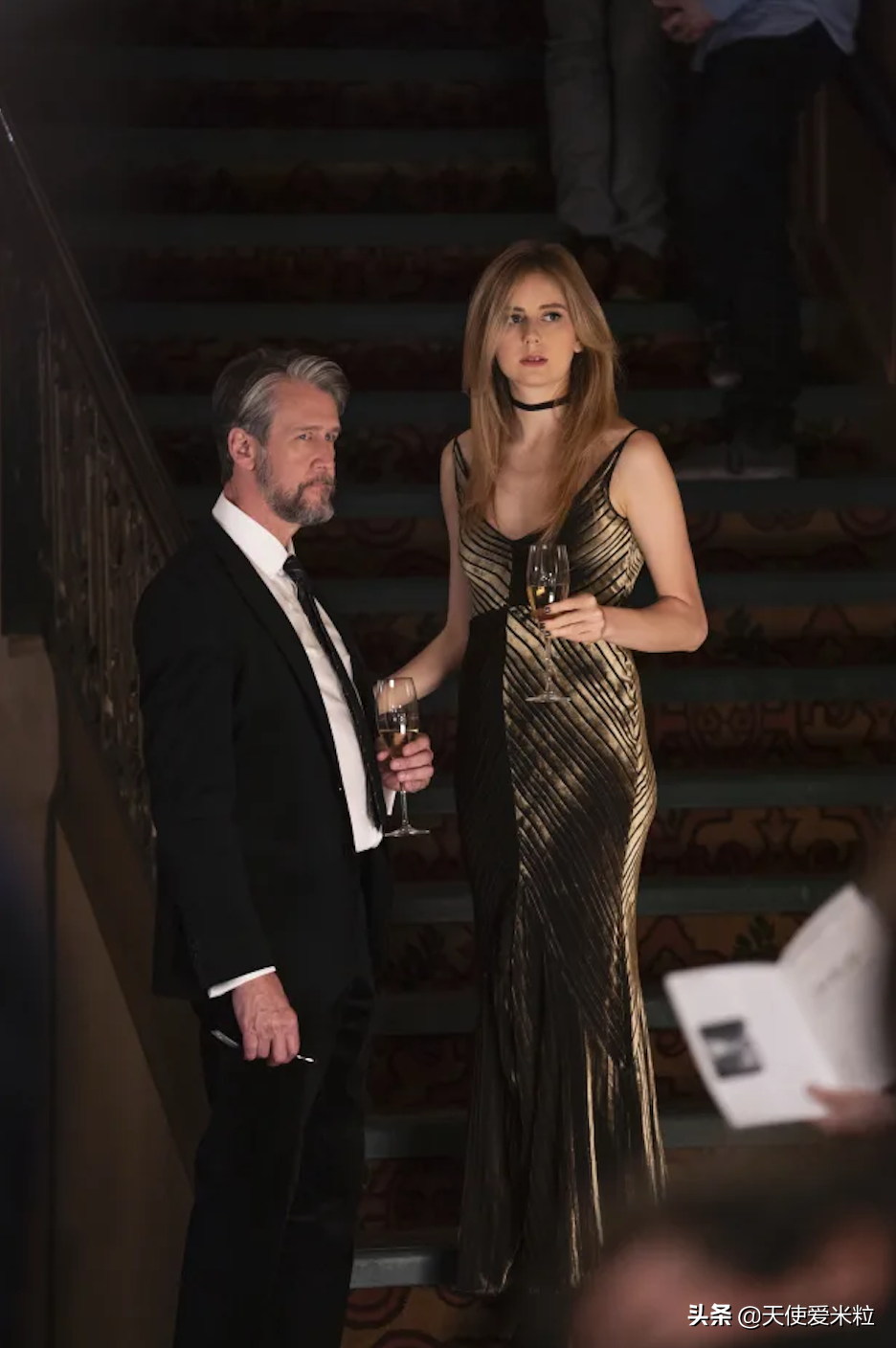 《继承之战》第三季终于来了！长女在戏外悄悄结婚，装饰了《Vogue》的封面。