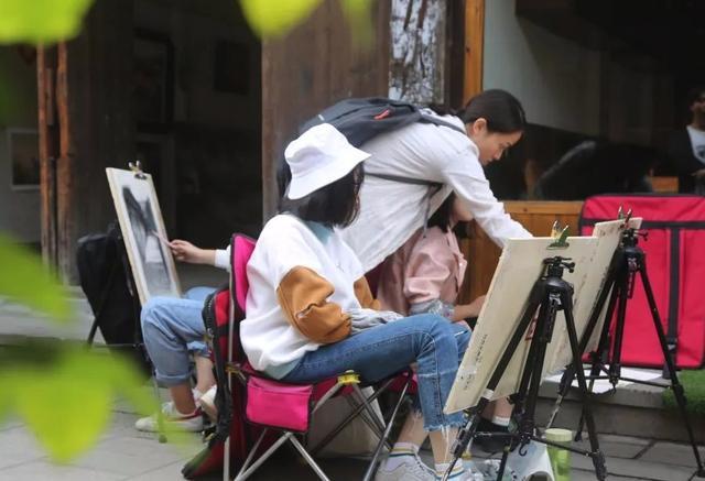 想考公务员的同学，这三个专业比较“吃香”，录取率高考生优势大