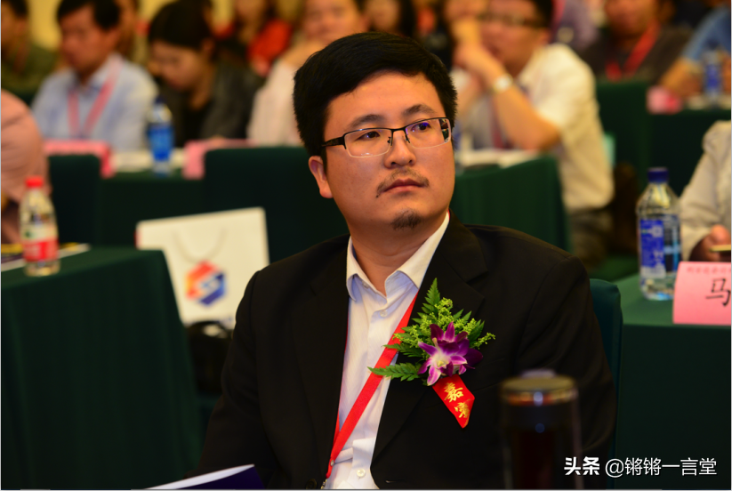 那个黑华为的千万粉丝大V经济学家，正被网友集体打假