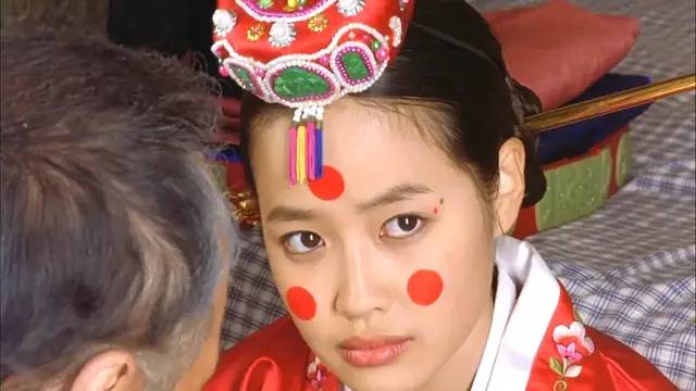 六旬老翁收养7岁女童，10年后娶了她，这种剧情也就韩国片能看到