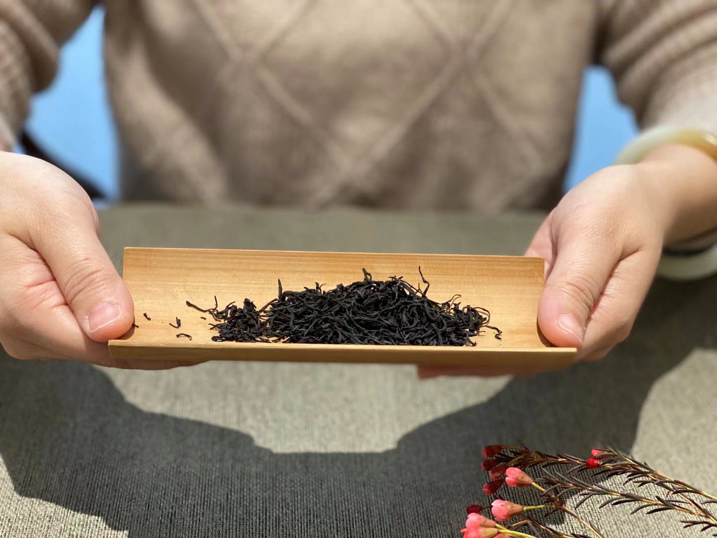 红茶、岩茶、白茶、绿茶，可以存放多长时间？过期了还能喝吗？