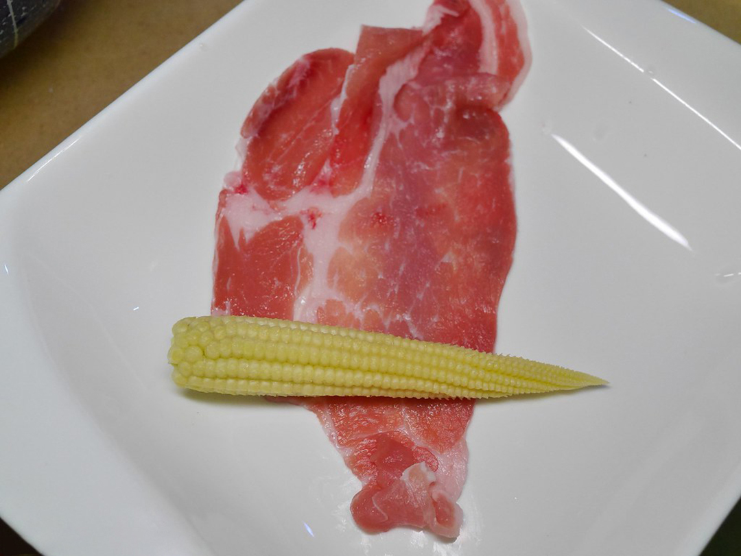 这道“玉米笋肉卷”，咸咸甜甜超好吃，新手必学、零失败料理