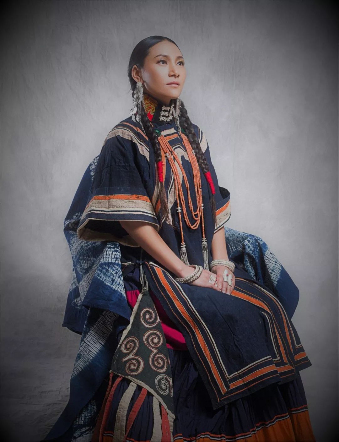 彝族服装图片大凉山(彝族服装图片) 第4张