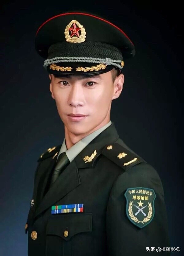 小鲜肉就别演军人了，让这10位硬汉男星告诉你，什么才是军人形象