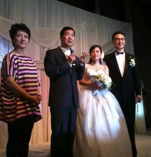 2010年,戴娆在北京举行了婚礼,丈夫张国夫是清华大学的高材生,后来