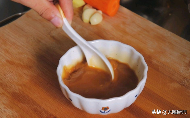 炒瘦肉别用淀粉腌制，换成这2样，猪肉滑嫩香软又可口，还不粘锅