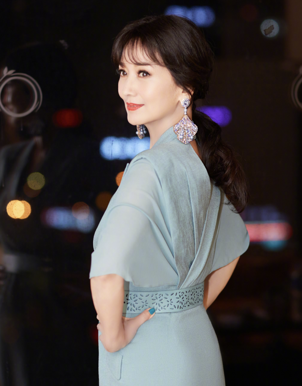 赵雅芝发型图片大全(赵雅芝时隔29年西湖边撑伞漫步) - 赤虎壹号