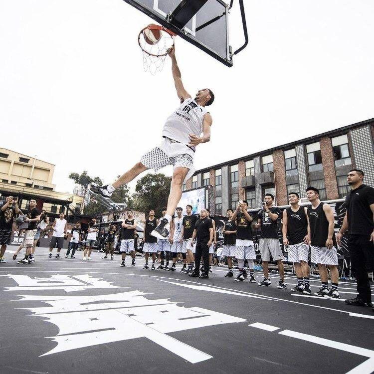 nba哪些球星来过海南（NBA球员中国行：汤神在中国太可爱，从3图看科比粉丝挤满大街）