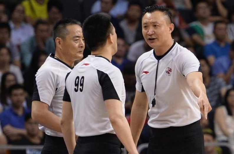 cba篮球45号裁判哪里人(姗姗来迟!