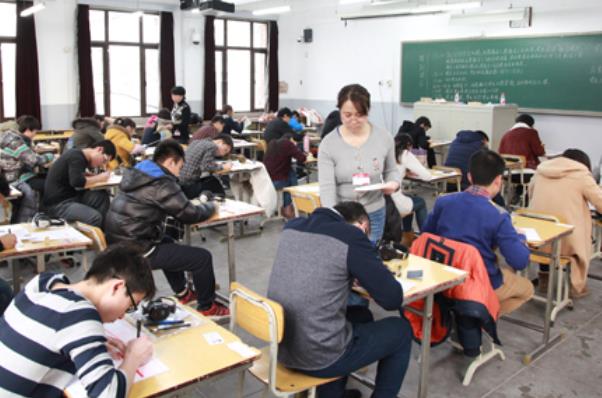 大学里出现英语“天花板”，学生感到食不下咽，安心吃口饭太难了