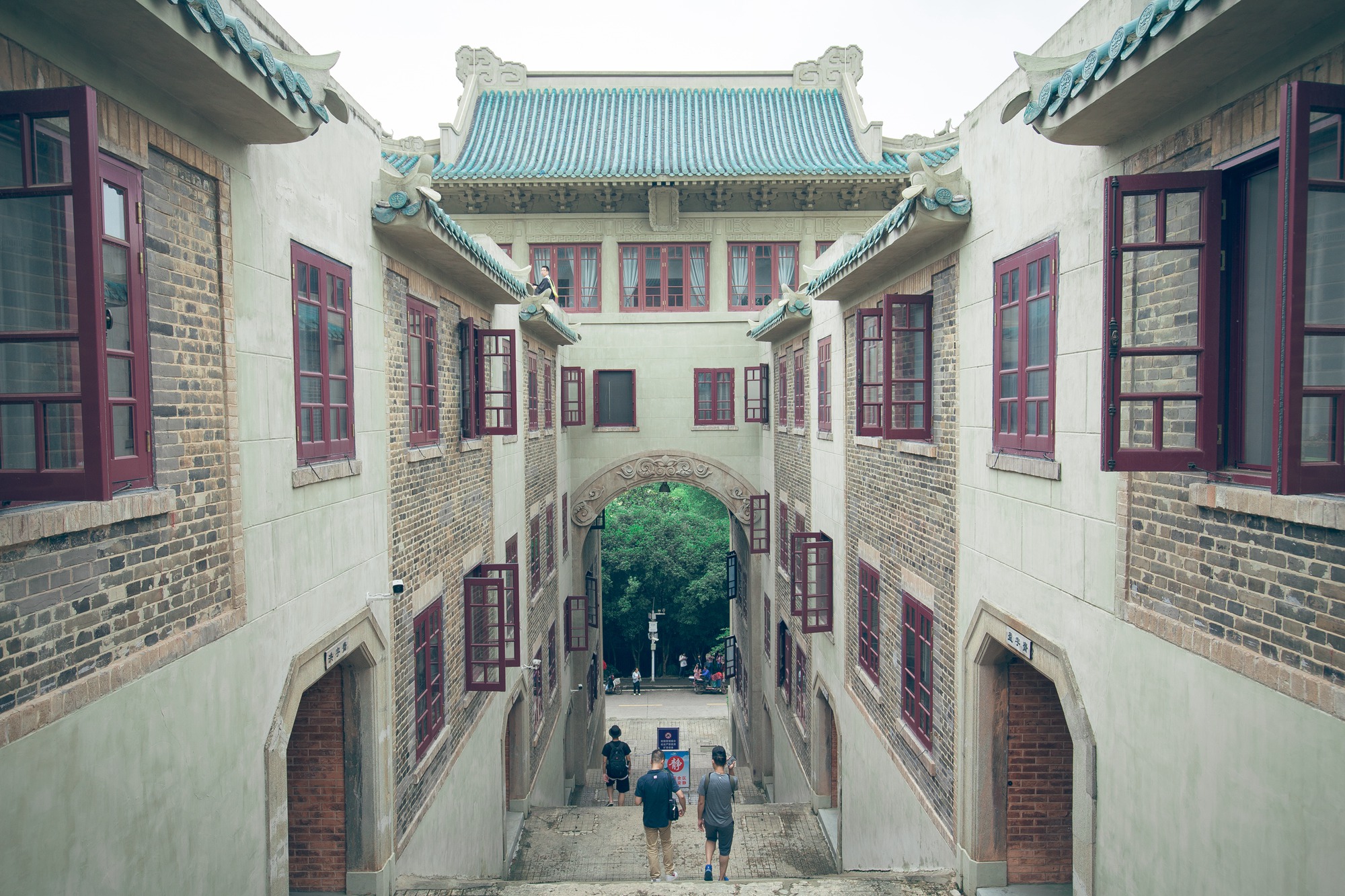 风景如画,校园内民国时期建筑,让你仿佛穿越回民国,武汉大学被誉为"