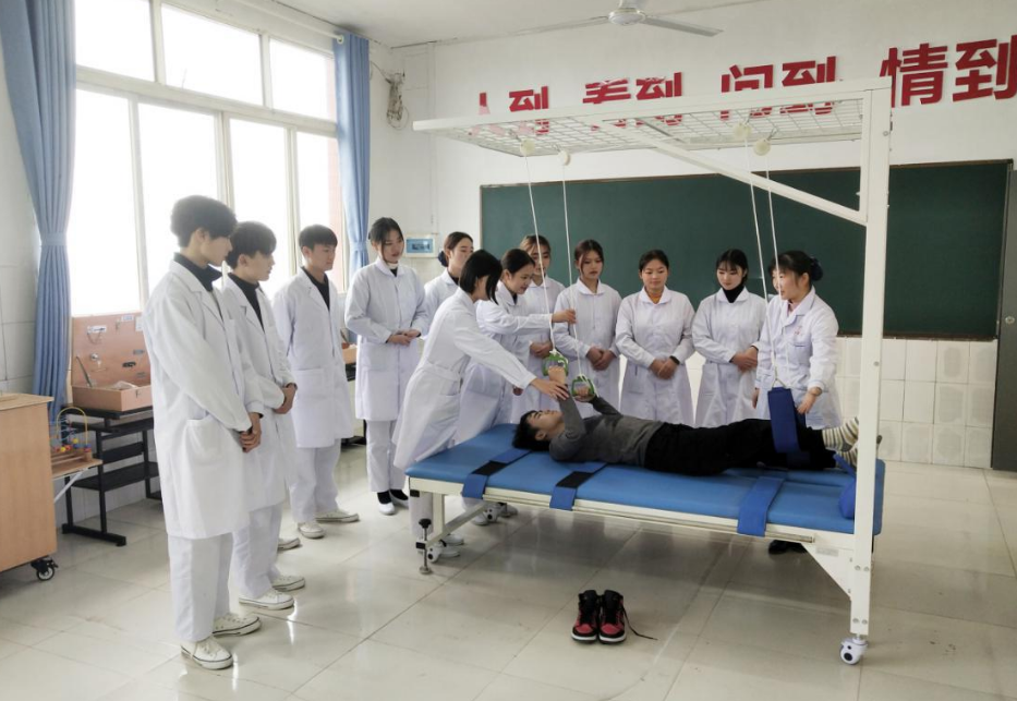 文科生也可以学医？4个适合文科生的医学专业，难度不大还好就业