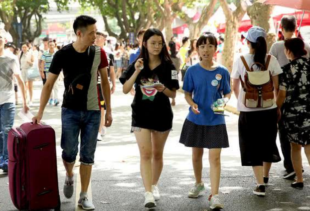 南开大学的“夫妻宿舍”，学生们羡慕不已，家长质疑：过日子来了