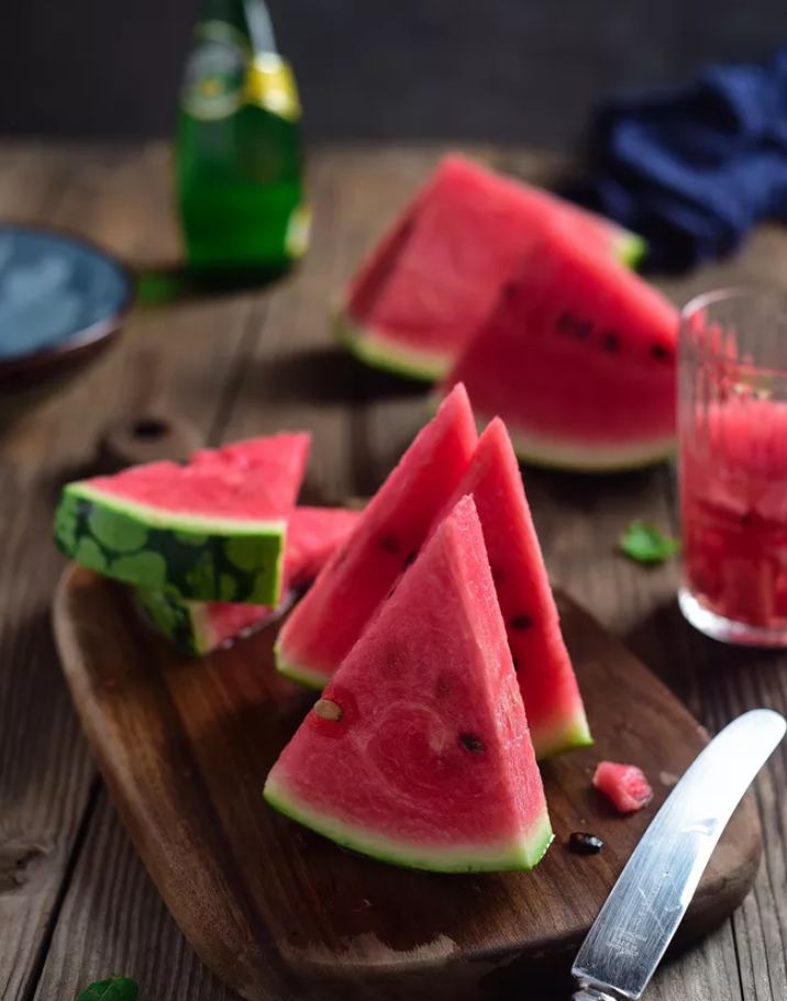 「诗词鉴赏」在古诗词里吃着西瓜,读优美诗句,唇齿间立生凉意