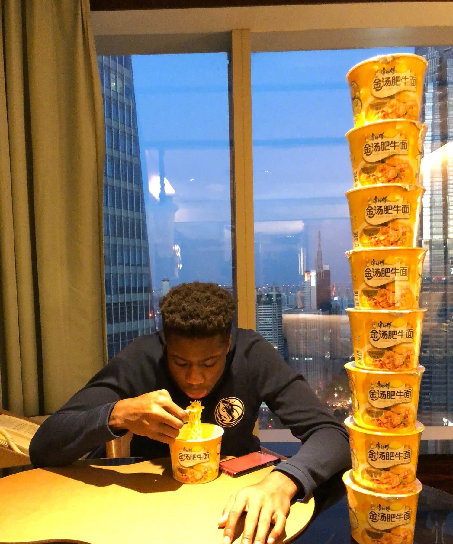 nba球员为什么饭量大(nba球员饭量有多大?