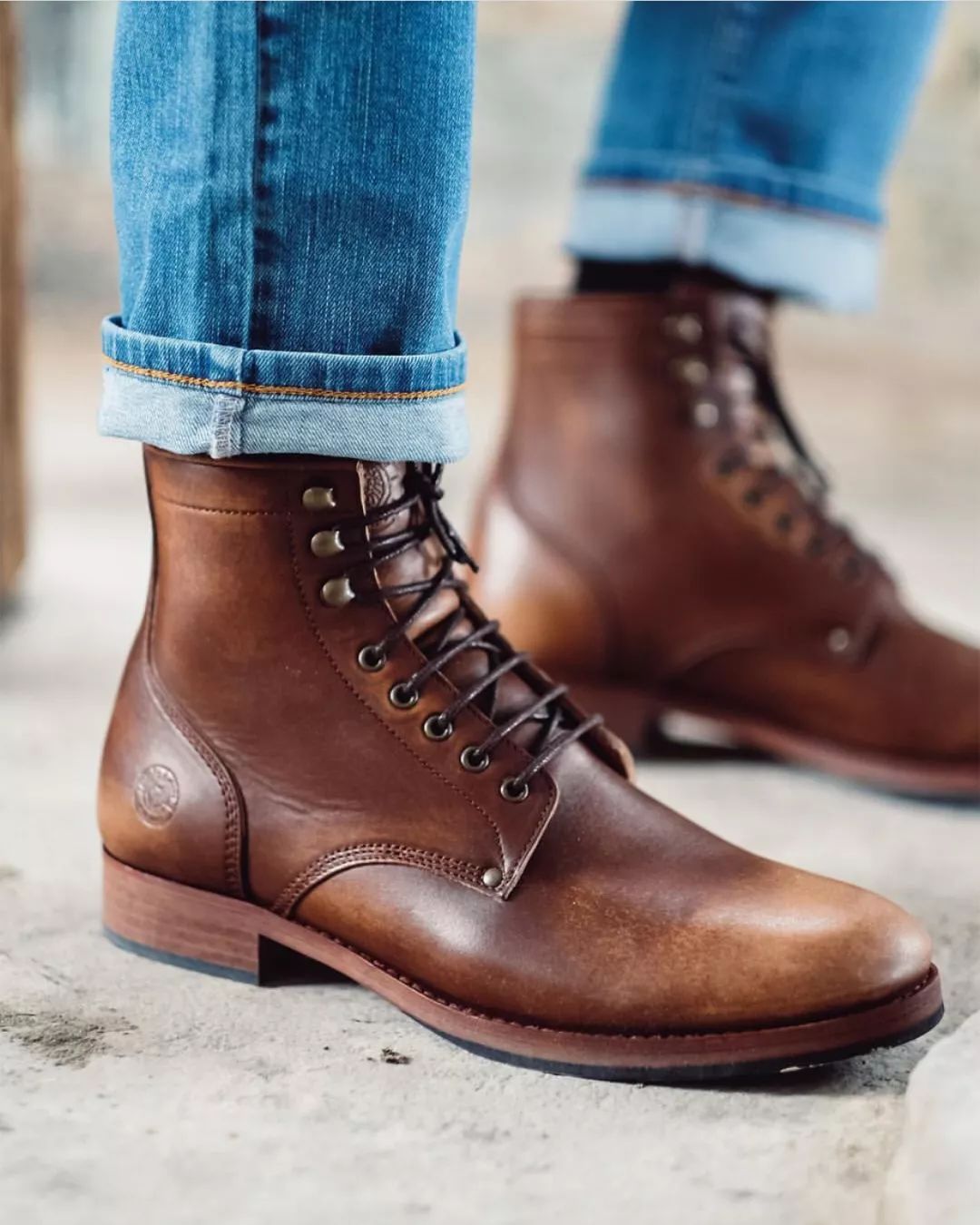 皮鞋掉漆怎么办？一招教你变新鞋！