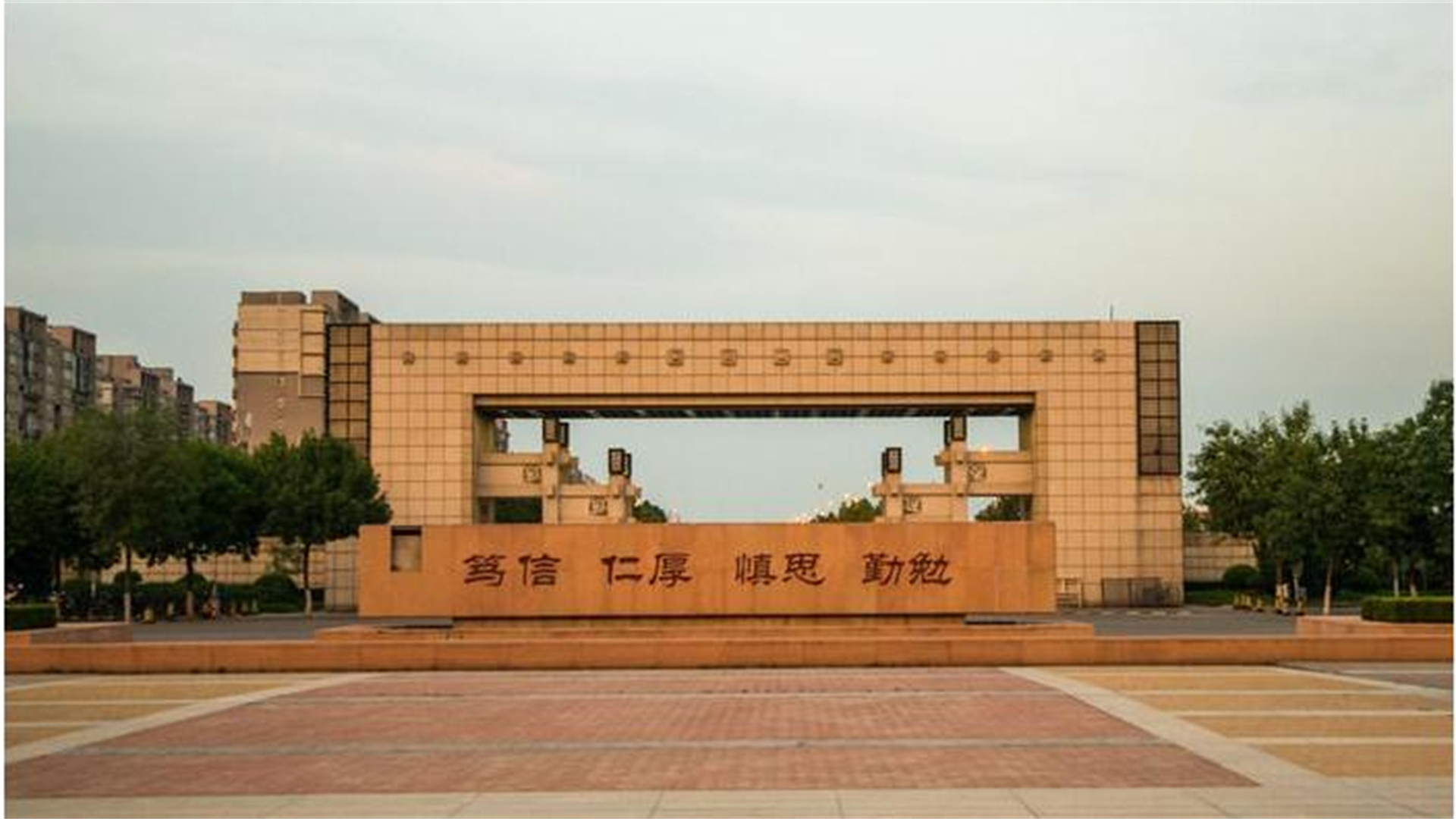 河南这3所大学火了，被人民日报公开表扬，低调却颇具实力