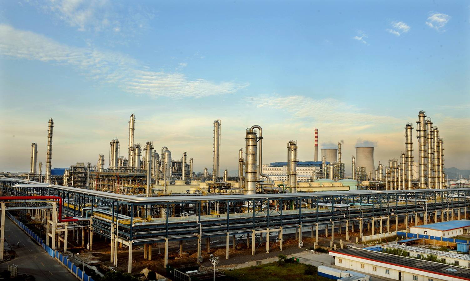 中石化营收2.7万亿，工行年赚3134亿，谁才是中国最大国企