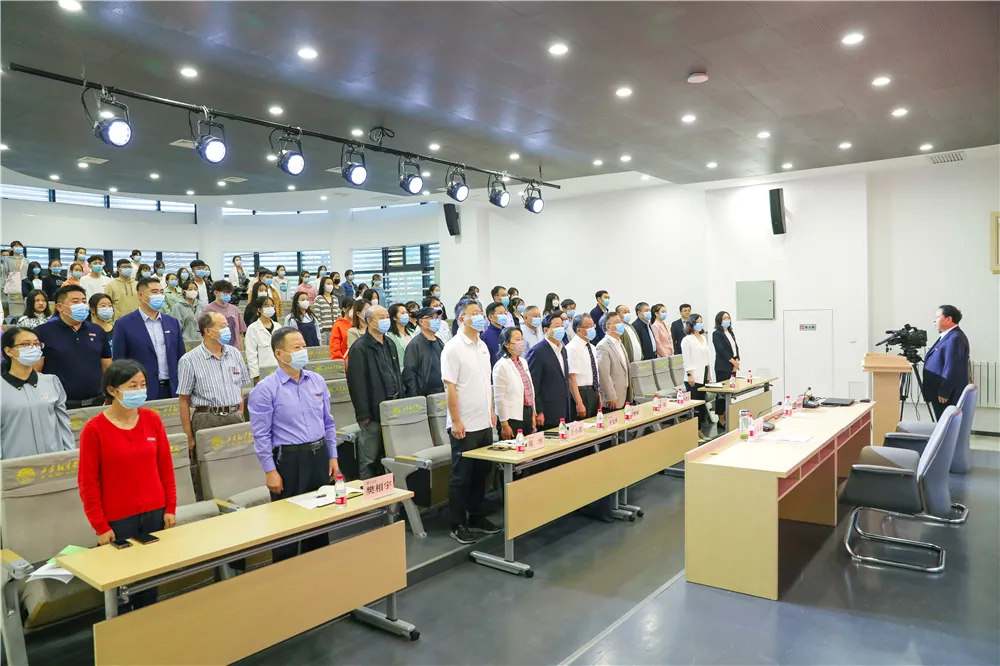 同学,你好!西安翻译学院举行2021开学典礼暨新生第一课