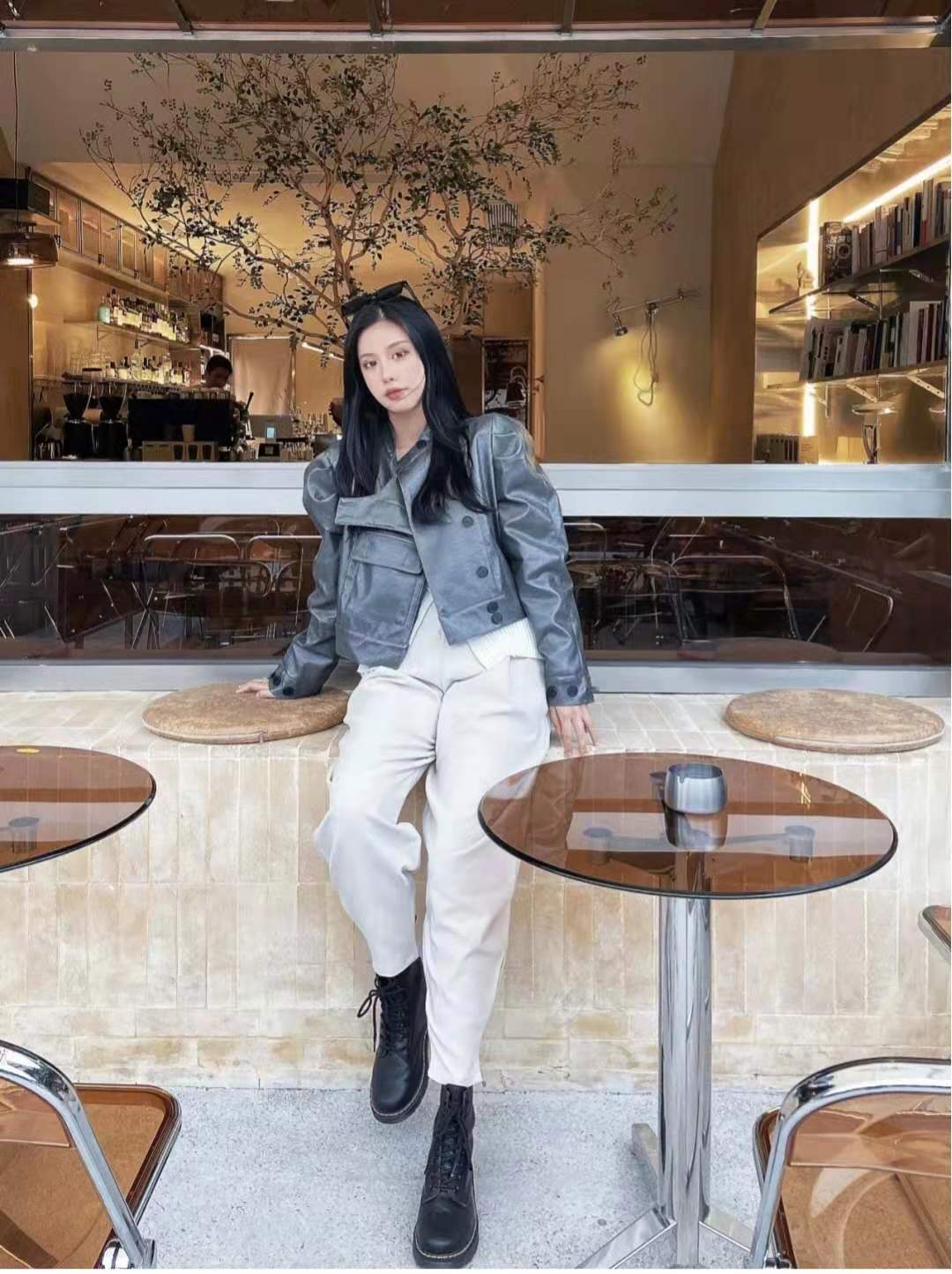 短款皮衣搭配什么裤子好看