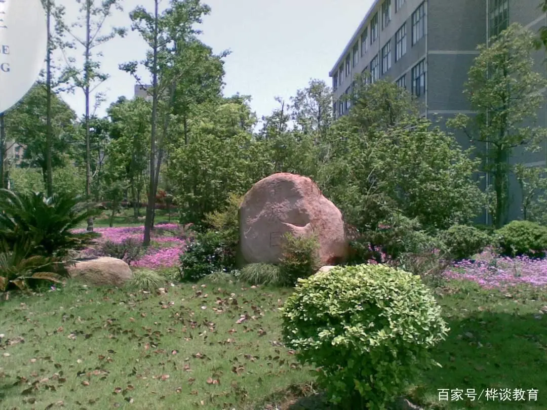 两所470—520分左右录取高校，一二本招生，性价比很高，值得报考