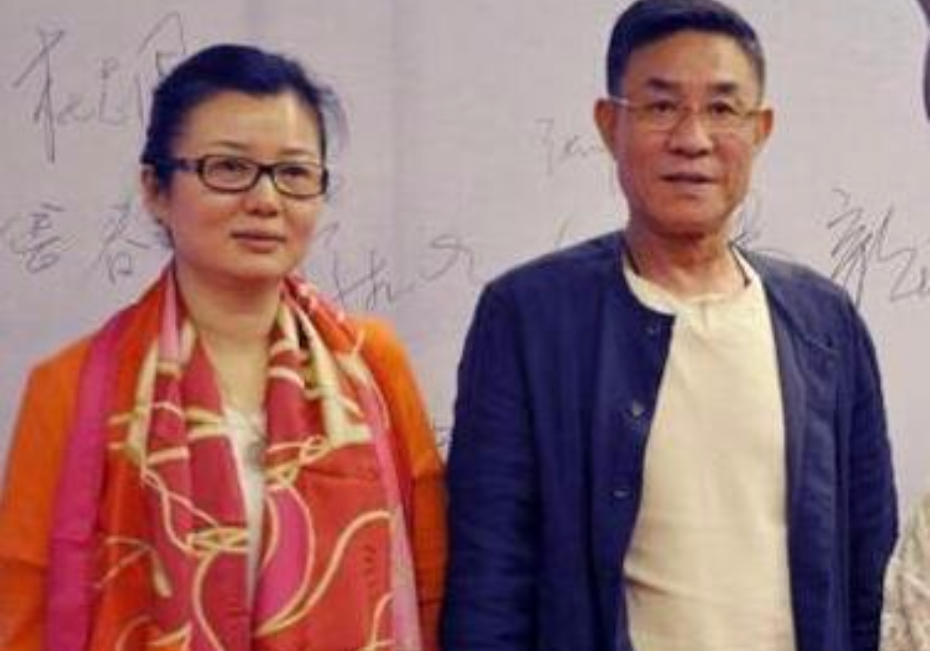 杜志国在自己的作品当中拥有着精彩的发挥,在我的认知当中,演员和明星