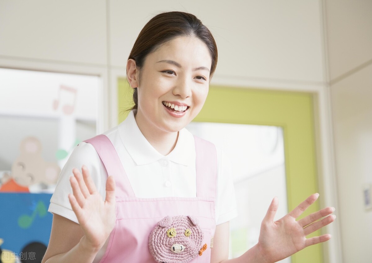 幼儿园足球观察日志怎么写(幼儿园小班教学论文：幼儿园足球教学的开展)