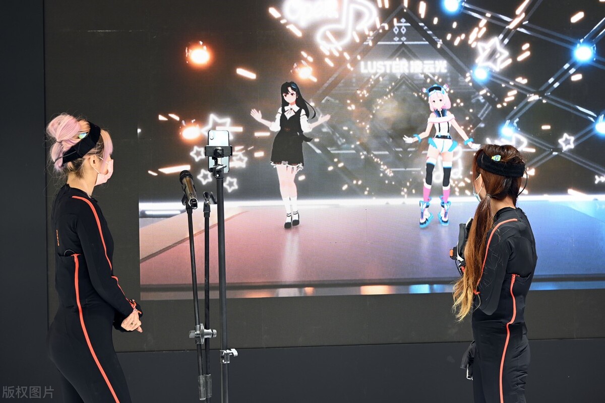 VC抢着投项目 4亿人追着买周边 虚拟偶像的风口你抓住了吗？