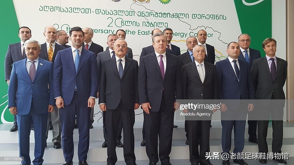卡拉澤提供幫助（米蘭鐵衛(wèi)因弟弟被撕票從政救國，世界上足球踢的最好的副總理是他）