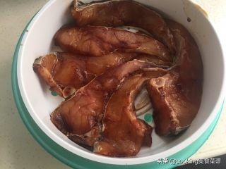 家常青鱼菜谱，糖醋熏鱼排做法，美味营养的鱼肉做法，春节试试吧