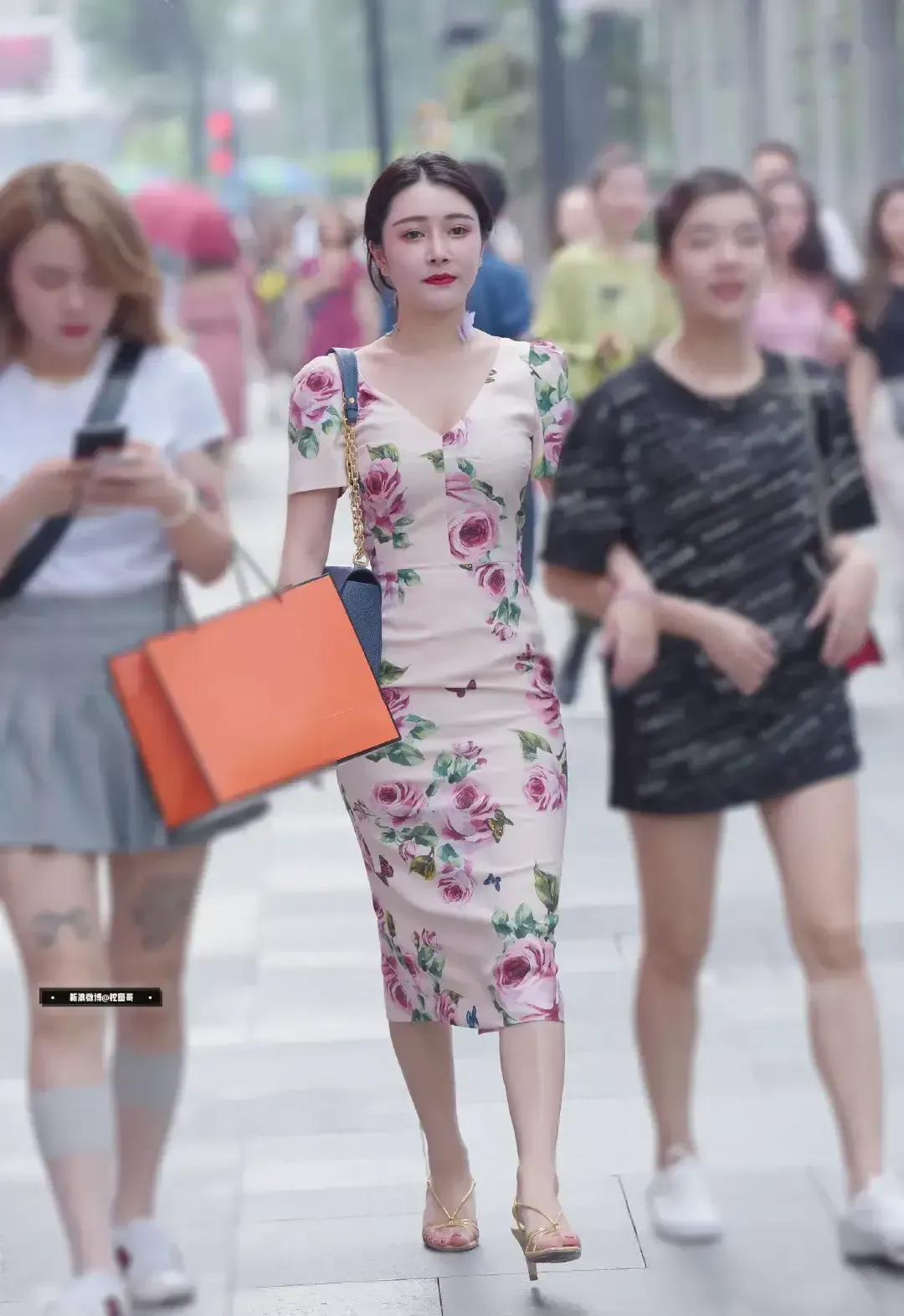 街拍美图 连衣裙穿搭的小姐姐们