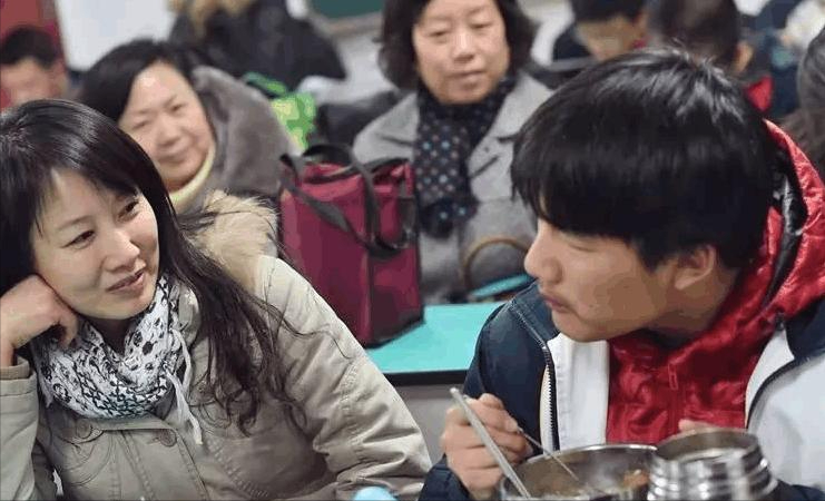 寒门状元邝永胜，高考671进清华，电子厂打工挣学费