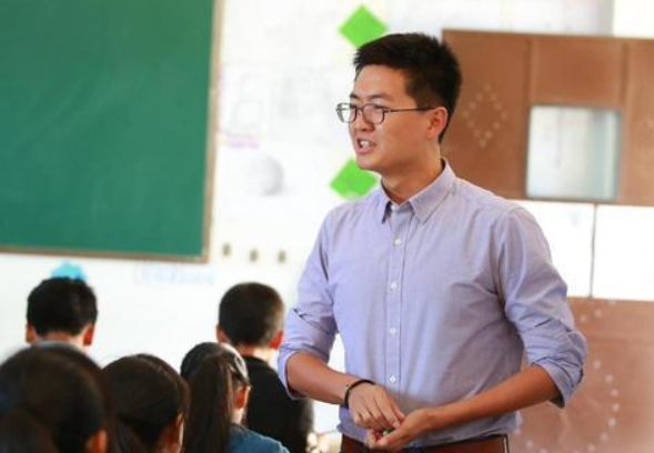 教师招聘男考生“4分”进复审，官方回应难以服众：因为男老师少