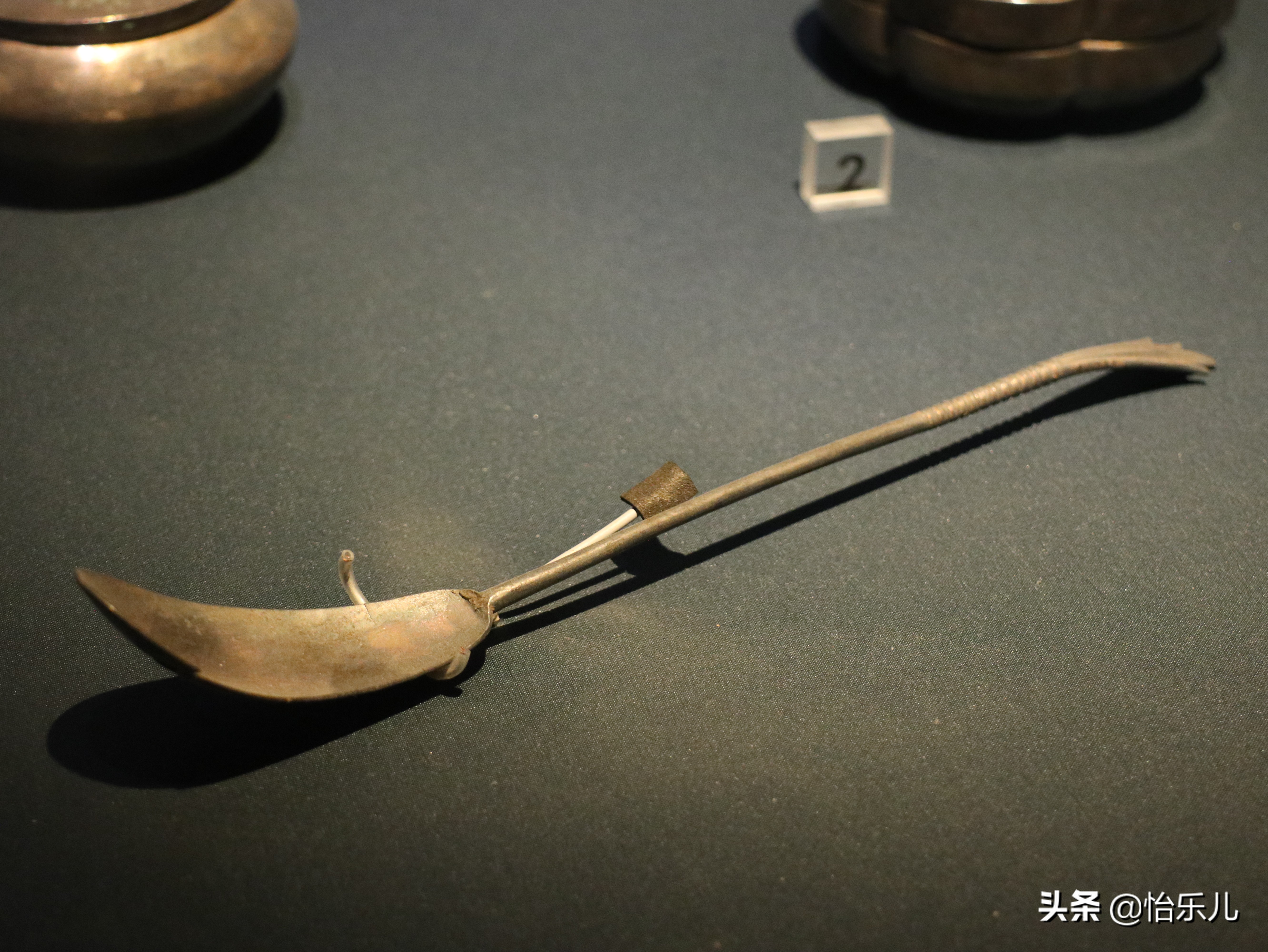 苏州一座墓出土54件元代金银器，纯度高型别致，还件件纹美艺精