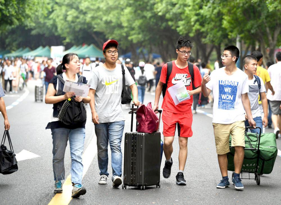 进大学学生会容易么（大一新生加入学生会的3个好处）