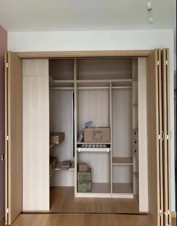 谁说衣帽间只能装在卧室？玄关衣帽间才叫好用